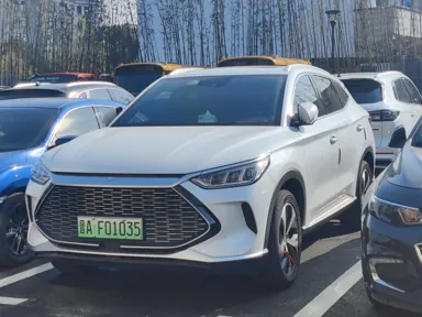 BYD Song Plus DM-i исходного кузова, декабрь 2021 года. Китайское исполнение; комплектация уточняется по документам.