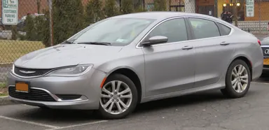 Chrysler 200 II Limited 2015 года, вид спереди