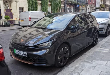 Cupra Born — фотография автомобиля