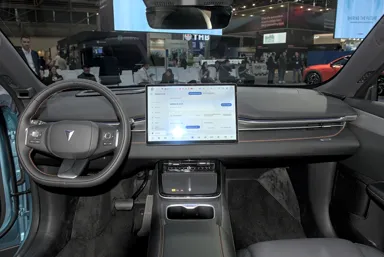 Интерьер Deepal S05 на IAA 2025. Выставочная европейская машина; иллюстрация компоновки, а не подтверждение оснащения белорусской версии.
