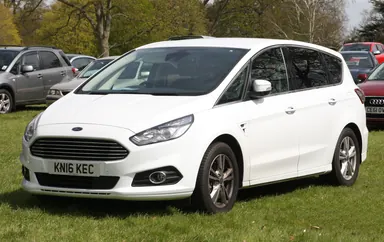 Ранний Ford S-Max II, вид спереди