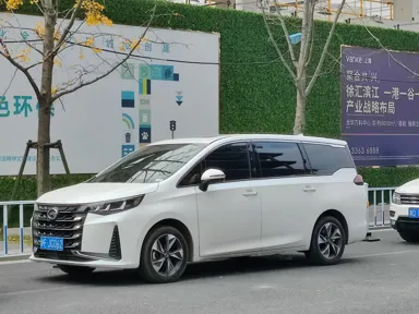 GAC Trumpchi M6 Pro на снимке декабря 2021 года. Фотография кузова не подтверждает комплектацию отдельного предложения.