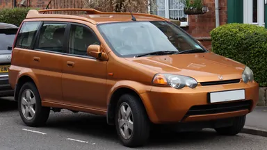 Пятидверный Honda HR-V 1.6 2000 года, вид спереди