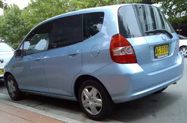 Ранний Honda Jazz GD, вид сзади