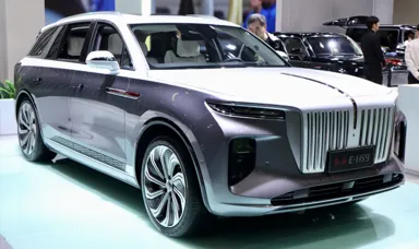 Hongqi E-HS9 на выставке в Гонконге, декабрь 2023 года. Фото показывает кузов первого поколения; батарея и комплектация конкретного белорусского предложения по нему не определяются.