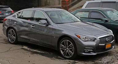 Infiniti Q50 3.7 AWD 2014 года спереди