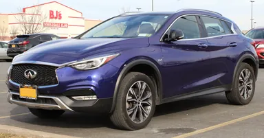 Infiniti QX30 2.0t AWD 2017 года спереди