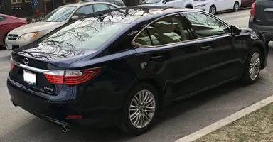 Lexus ES 350 XV60 до обновления, вид сзади