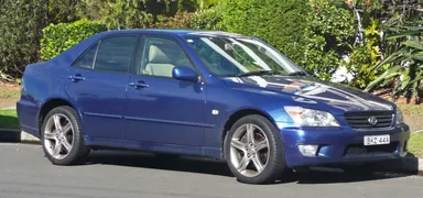 Синий Lexus IS 200 XE10 2002 года