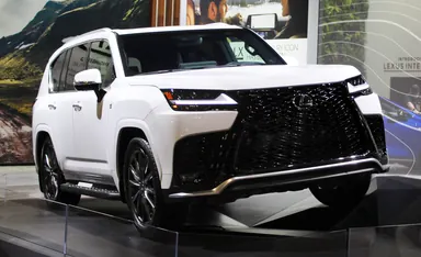 Lexus LX 600 F Sport на автосалоне в Нью-Йорке