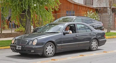 Mercedes-Benz E-Class W210 — фотография автомобиля