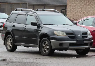 Mitsubishi Outlander первого поколения, вид спереди