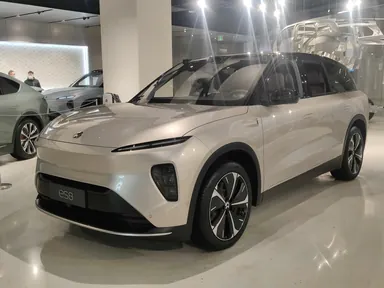 NIO ES8 второго поколения в выставочном зале