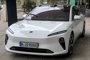 NIO ET5, вид спереди