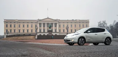 Nissan Leaf ZE0 — фотография автомобиля