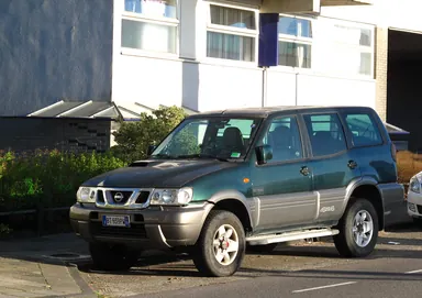 Пятидверный Nissan Terrano II R20 2002 года