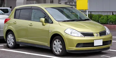 Nissan Tiida 15M C11, ранний пятидверный кузов