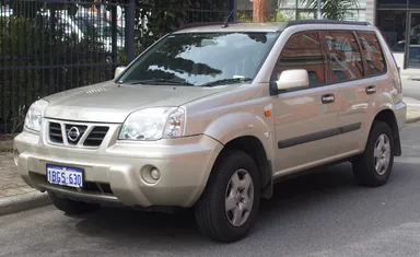 Ранний Nissan X-Trail T30 ST, вид спереди