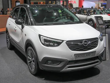 Opel Crossland X до рестайлинга, вид спереди