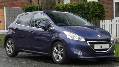Peugeot 208 I — фотография автомобиля