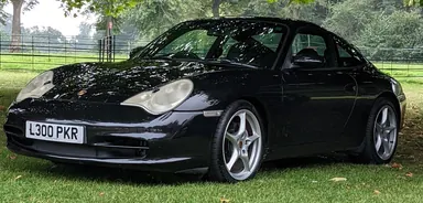 Porsche 911 Carrera 4 поколения 996 2002 года