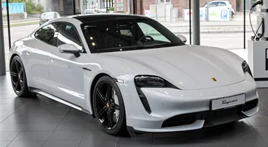 Porsche Taycan Turbo первого поколения, вид спереди