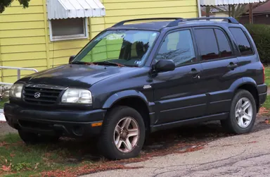 Suzuki Grand Vitara первого поколения, 2003 год, вид спереди
