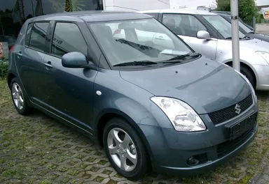 Ранний пятидверный Suzuki Swift MZ/EZ, вид спереди