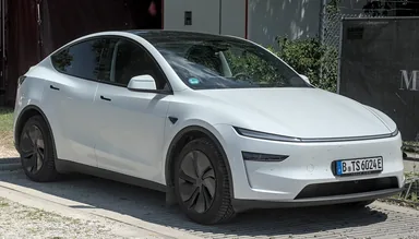 Tesla Model Y Juniper — фотография автомобиля