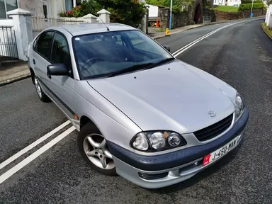Toyota Avensis T22 1999 года, вид спереди