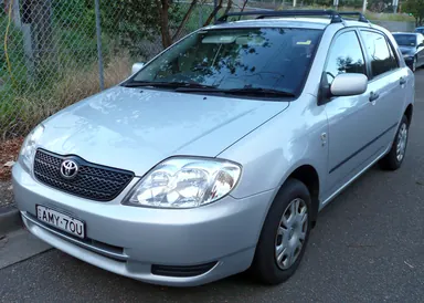 Пятидверный Toyota Corolla E120 Ascent, вид спереди
