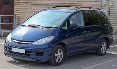 Ранняя Toyota Previa второго поколения с дизелем D-4D