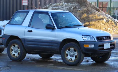 Короткий Toyota RAV4 первого поколения 1998 года