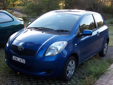 Трёхдверный Toyota Yaris XP90 2006 года