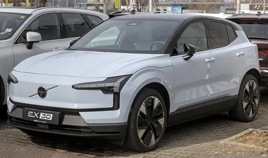 Volvo EX30 раннего выпуска, вид спереди
