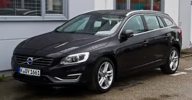 Volvo V60 D4 Summum первого поколения после рестайлинга