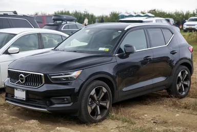 Volvo XC40 — фотография автомобиля