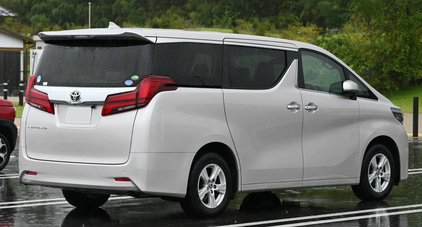 Toyota Alphard X AH30 после обновления, вид сзади