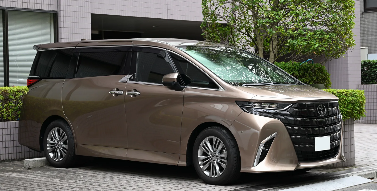 Toyota Alphard Hybrid Z поколения AH40