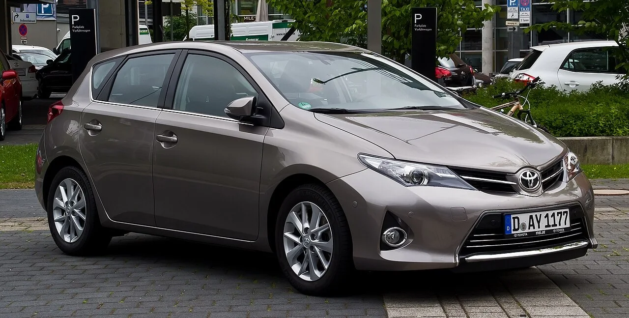Toyota Auris E180 — фотография автомобиля