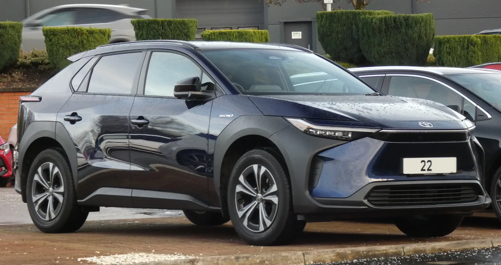 Toyota bZ4X Motion EV 2022 года, вид спереди