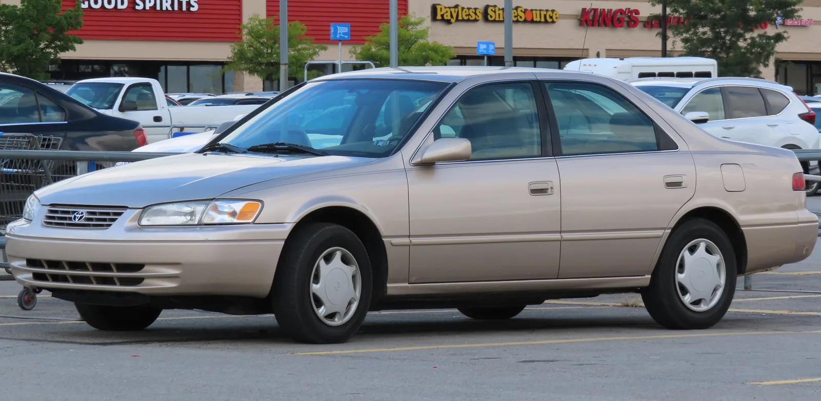 Toyota Camry XV20 CE 1998 года, вид спереди