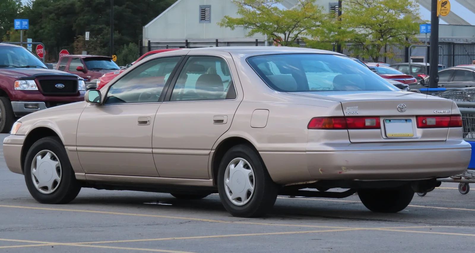 Toyota Camry XV20 CE, вид сзади