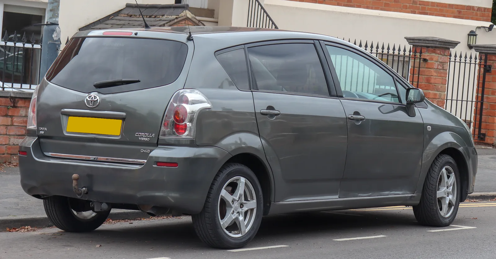 Toyota Corolla Verso AR10 2006 года, вид сзади