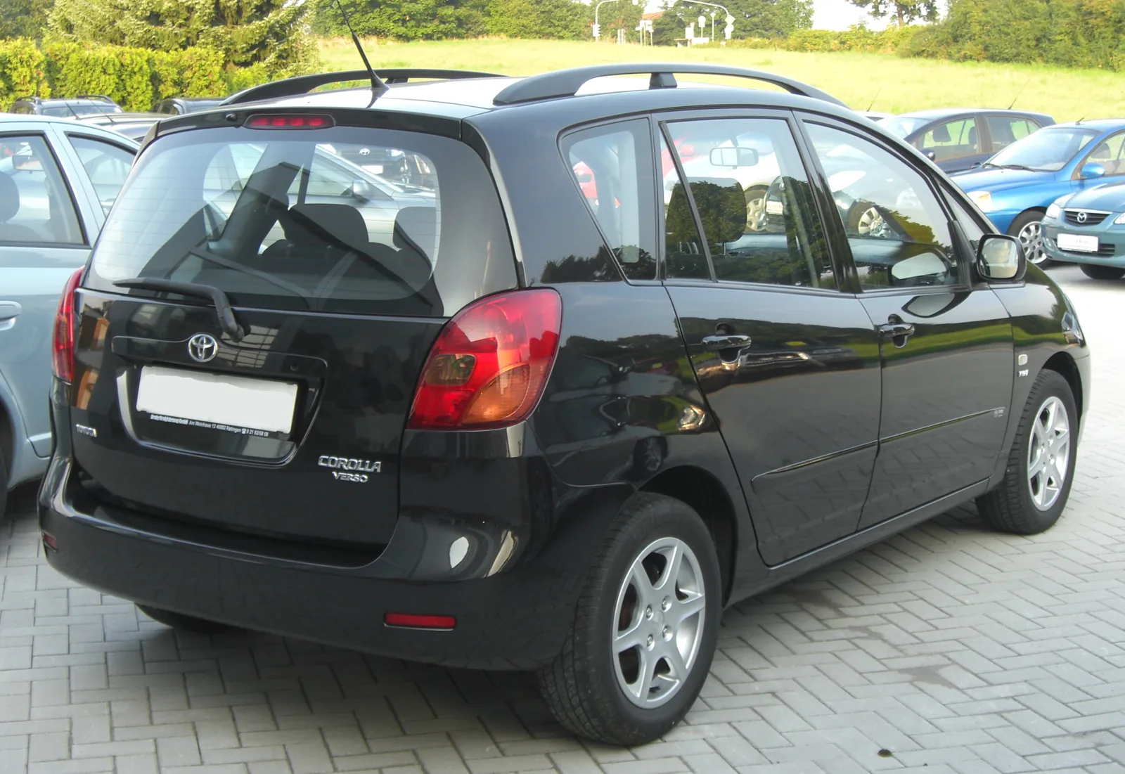 Toyota Corolla Verso E120, вид сзади
