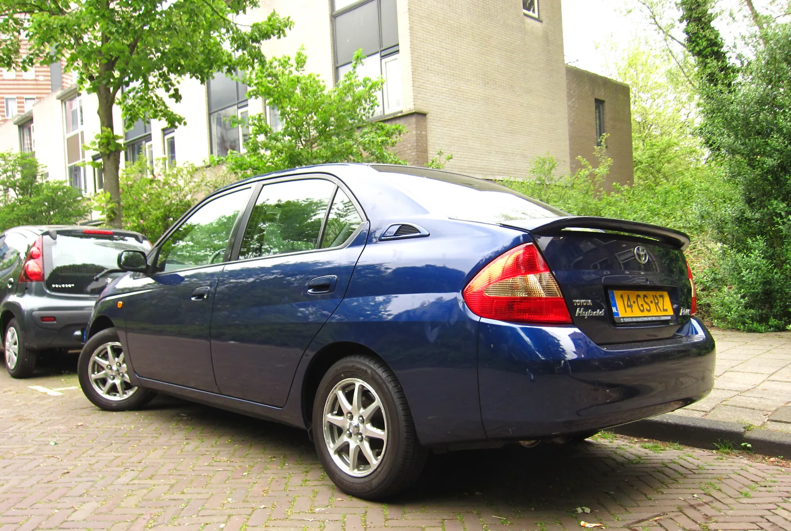 Toyota Prius NHW11, вид сзади