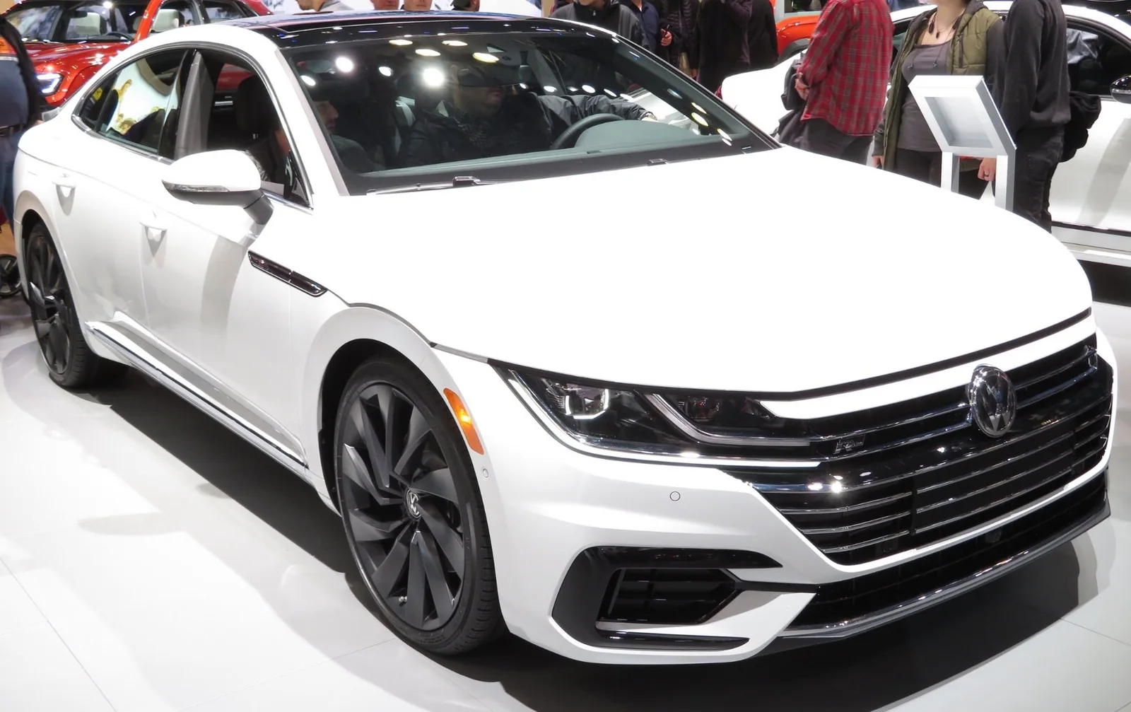 Volkswagen Arteon — фотография автомобиля