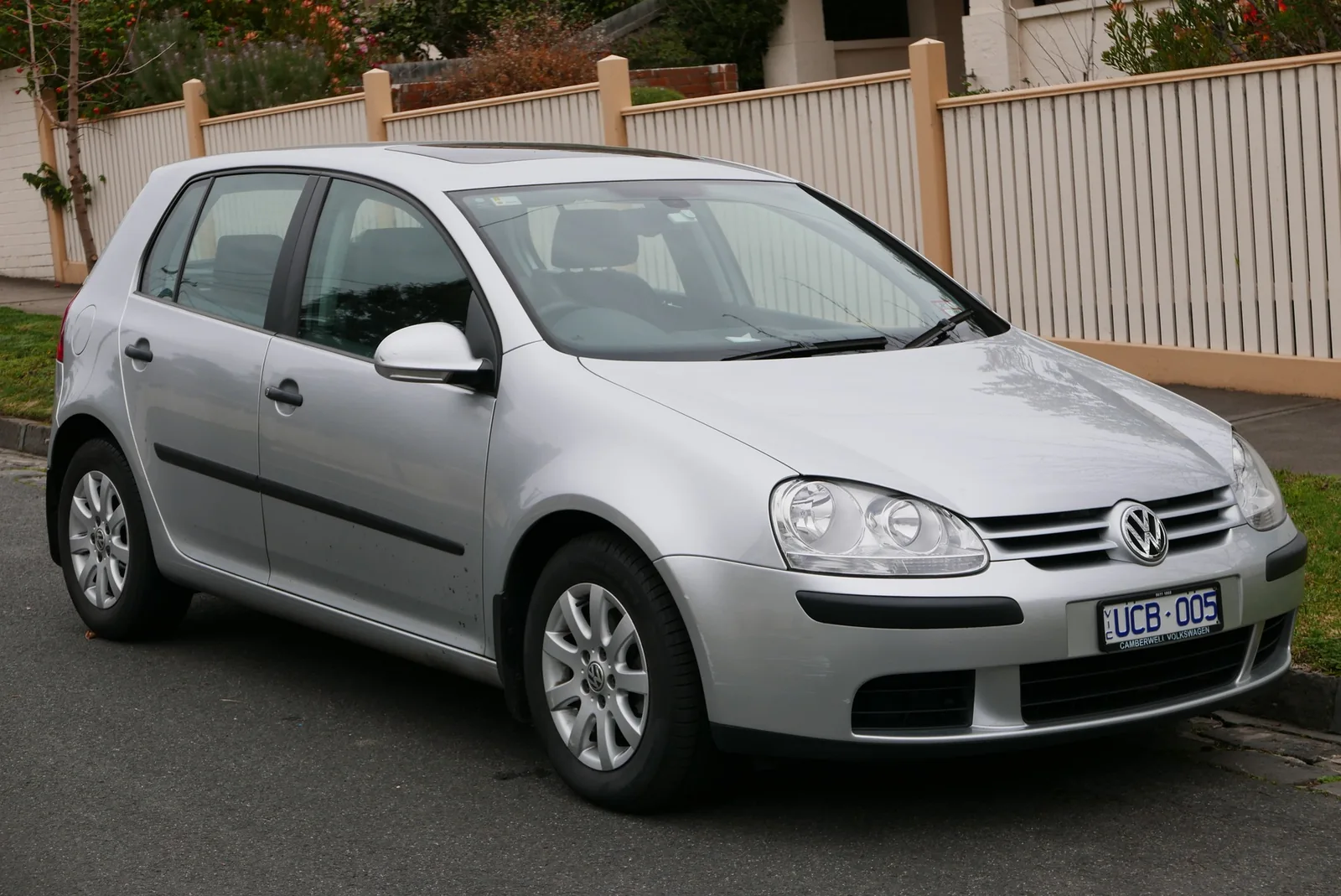 Volkswagen Golf V — фотография автомобиля