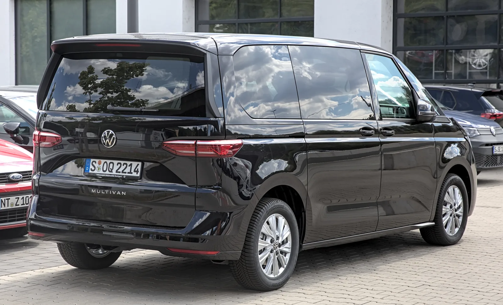 Volkswagen Multivan T7, вид сзади