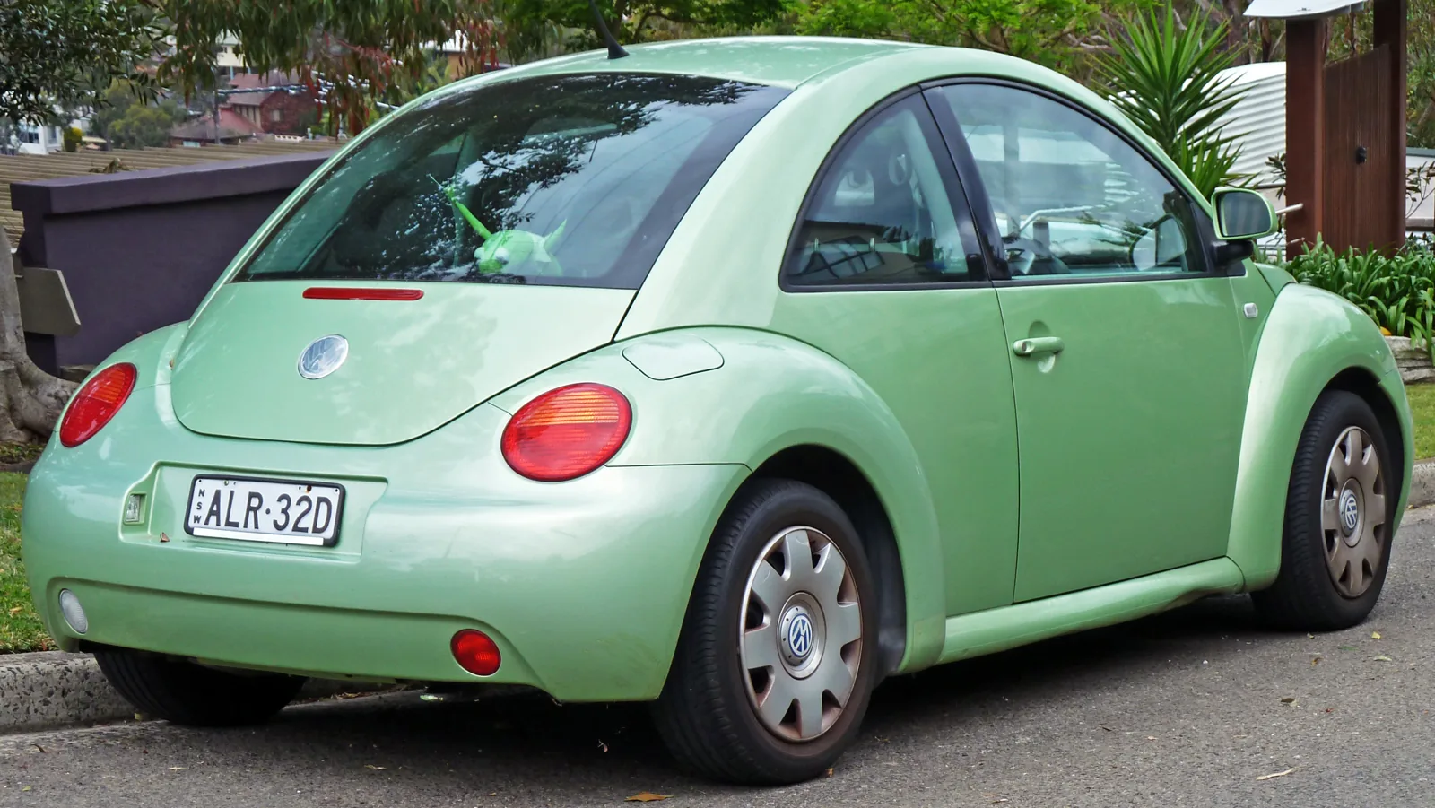 Volkswagen New Beetle 9C 2.0, вид сзади
